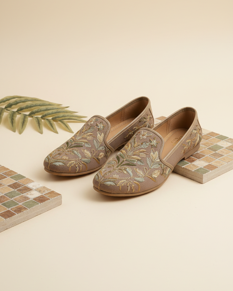 Mocassin Stone Taupe broderie artisanale